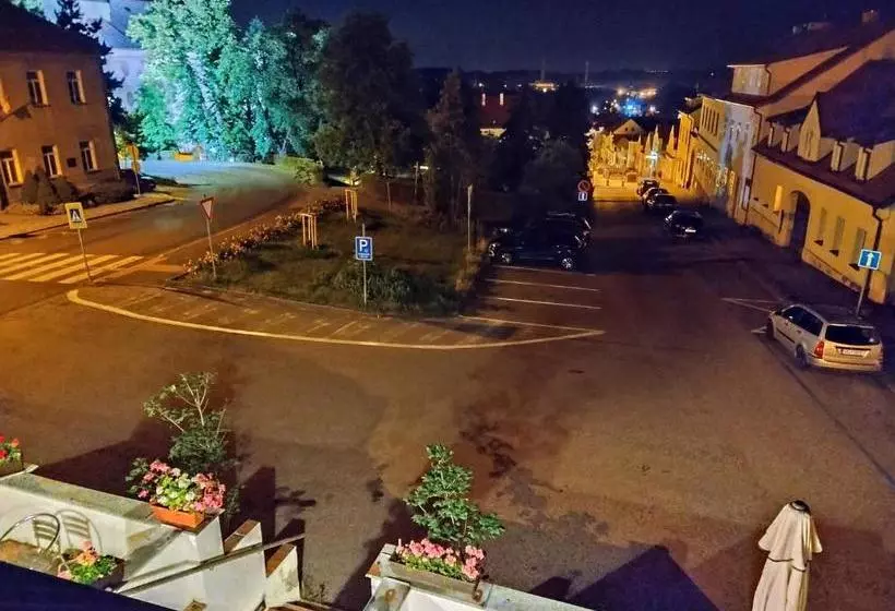 Aamiaismajoitus (B&B) Apartmány Malý Mnich