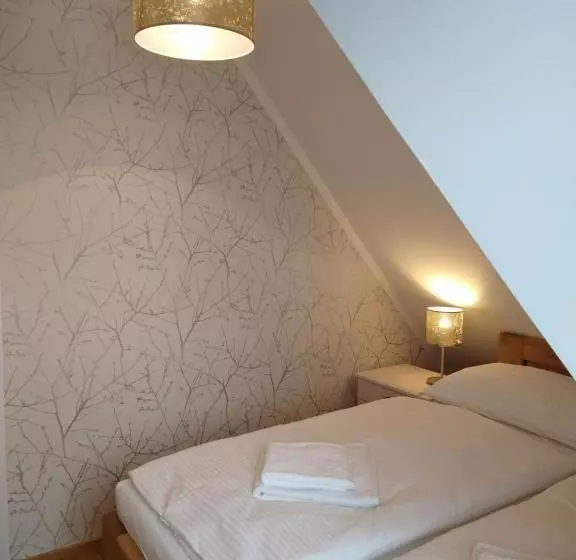 Aamiaismajoitus (B&B) Apartmány Malý Mnich