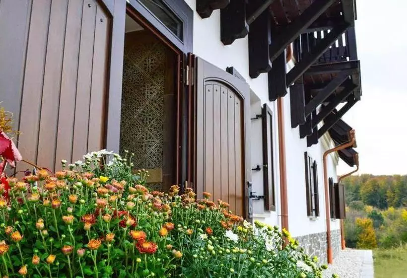 Aamiaismajoitus (B&B) Somhegyi öreg Hársfák Major Vendégház