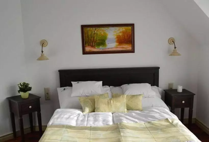 Aamiaismajoitus (B&B) Somhegyi öreg Hársfák Major Vendégház