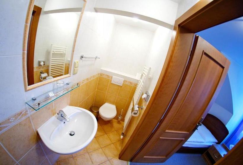 ホテル Kastiel Lucivna