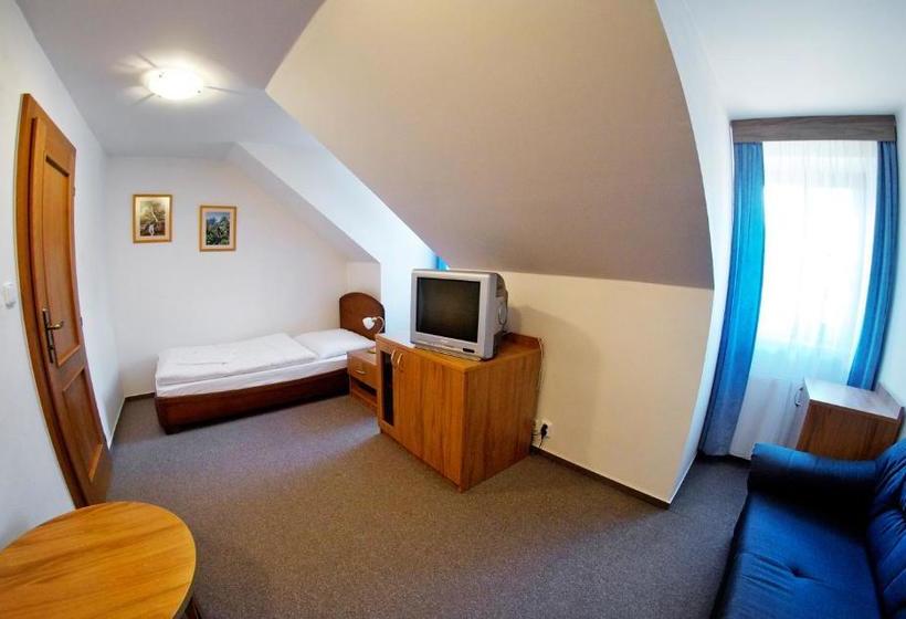 ホテル Kastiel Lucivna