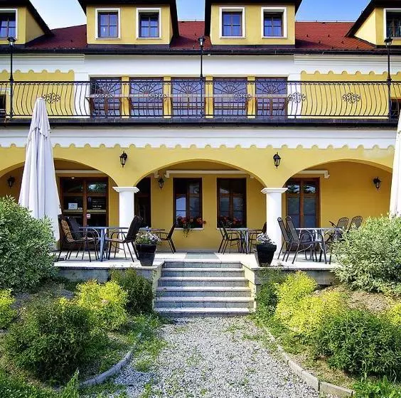 Hotelli Kastiel Lucivna