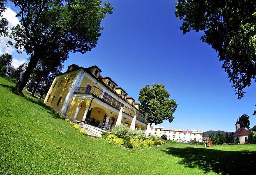 ホテル Kastiel Lucivna