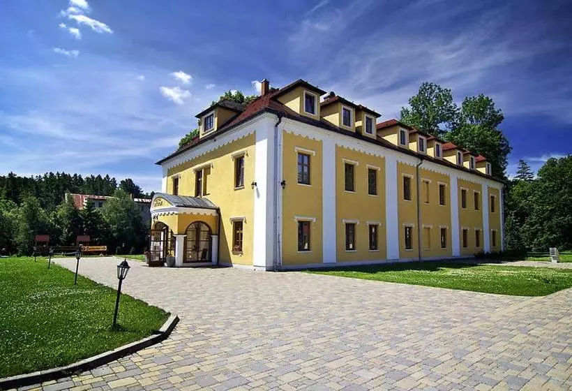 Hotelli Kastiel Lucivna