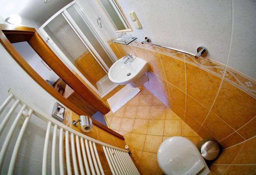 ホテル Kastiel Lucivna