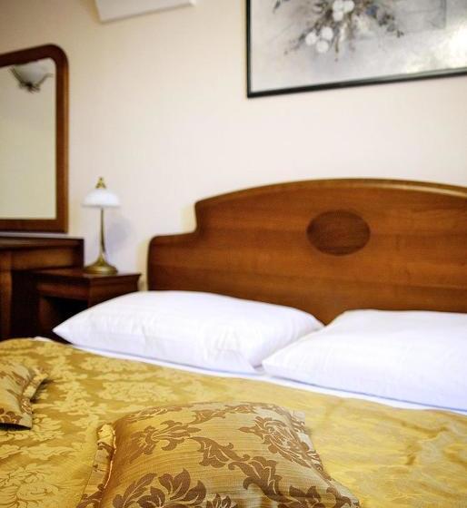 ホテル Kastiel Lucivna