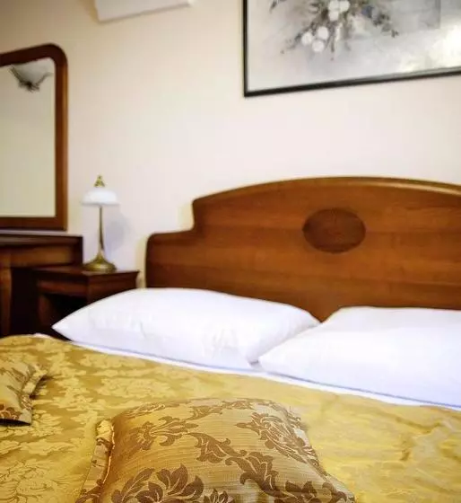 Hotelli Kastiel Lucivna