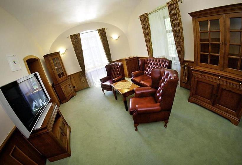 ホテル Kastiel Lucivna