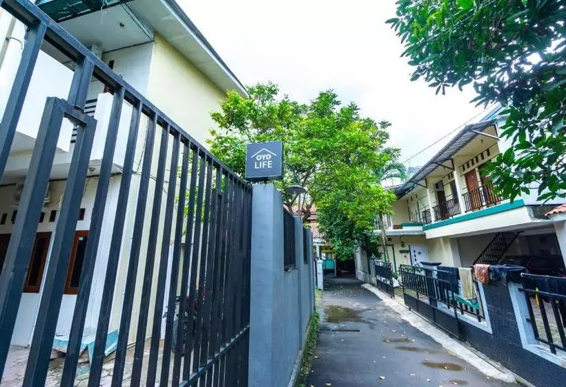 هتل Oyo Life 2420 Kost Luqman 1