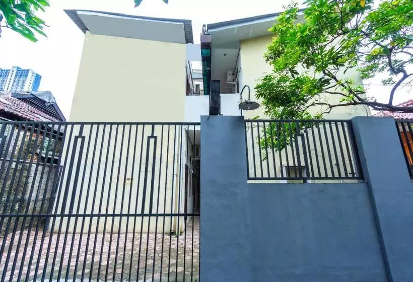 هتل Oyo Life 2420 Kost Luqman 1