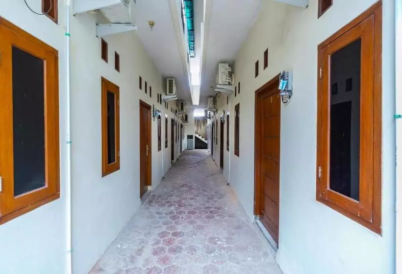 هتل Oyo Life 2420 Kost Luqman 1