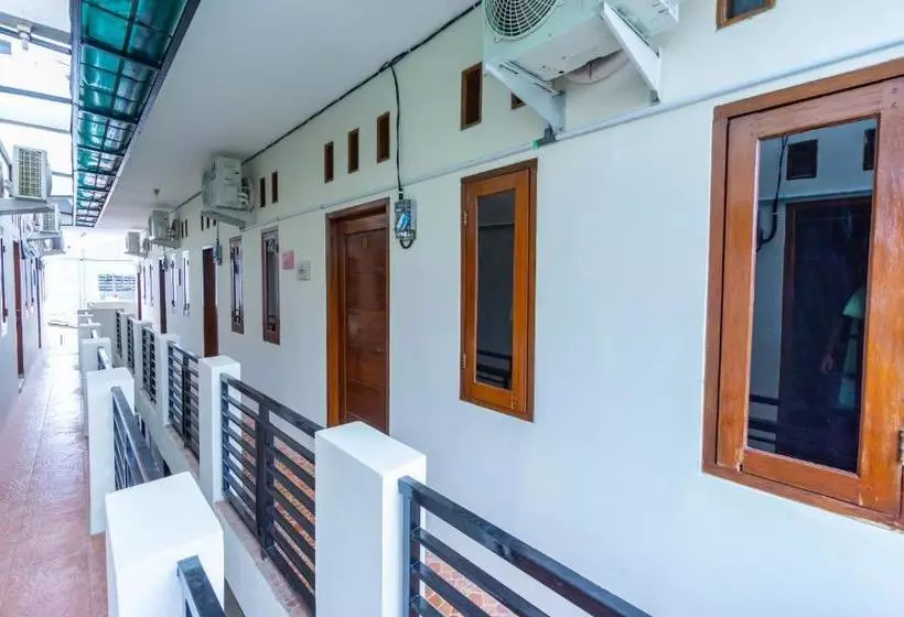 هتل Oyo Life 2420 Kost Luqman 1