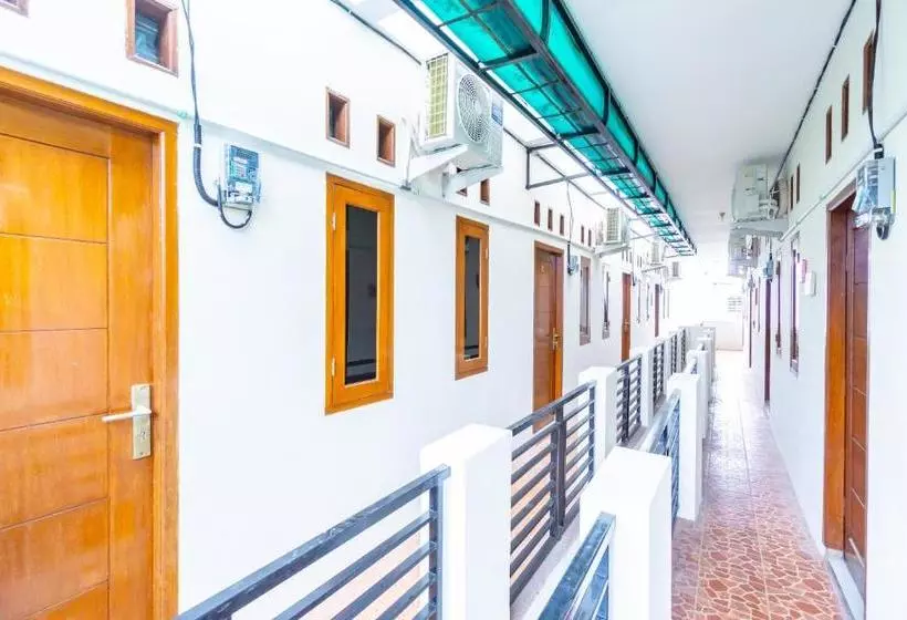 هتل Oyo Life 2420 Kost Luqman 1