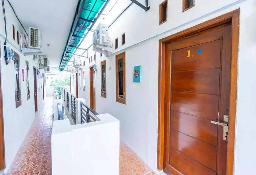 هتل Oyo Life 2420 Kost Luqman 1