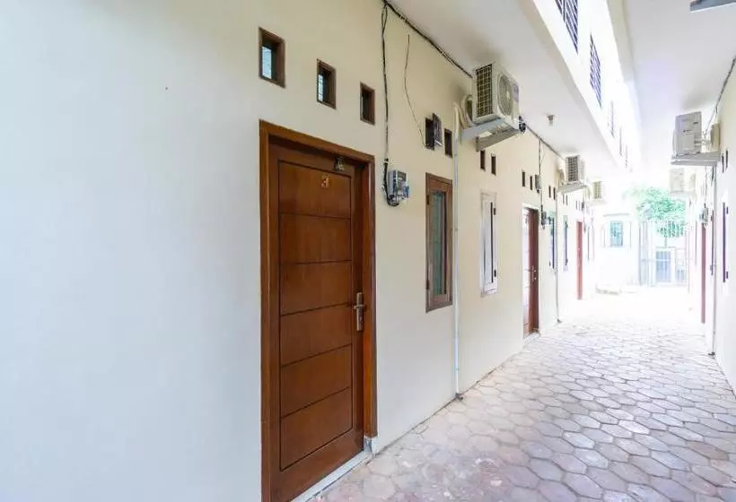 هتل Oyo Life 2420 Kost Luqman 1