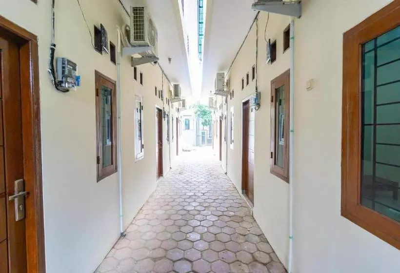 هتل Oyo Life 2420 Kost Luqman 1