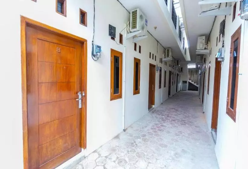 هتل Oyo Life 2420 Kost Luqman 1