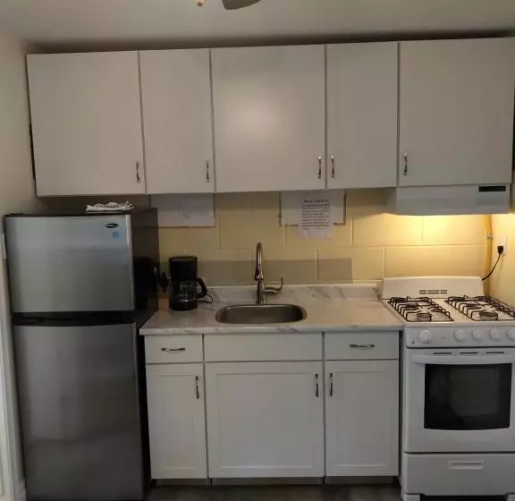 Motelli The Pinewood   Adult Getaway By The Lake