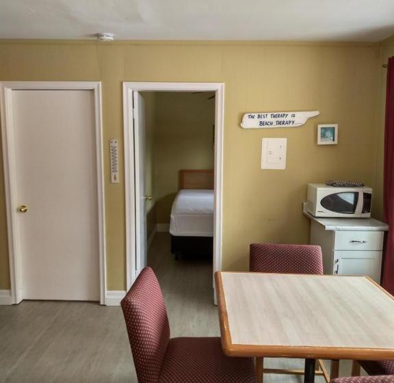 מוטל The Pinewood   Adult Getaway By The Lake