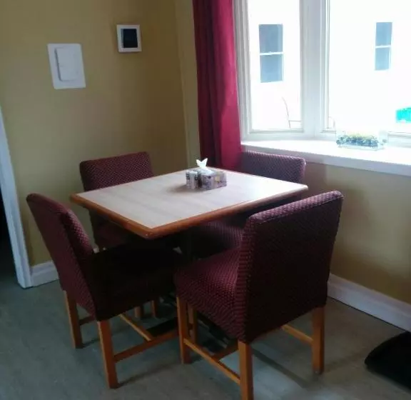 Motelli The Pinewood   Adult Getaway By The Lake