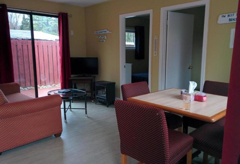 מוטל The Pinewood   Adult Getaway By The Lake