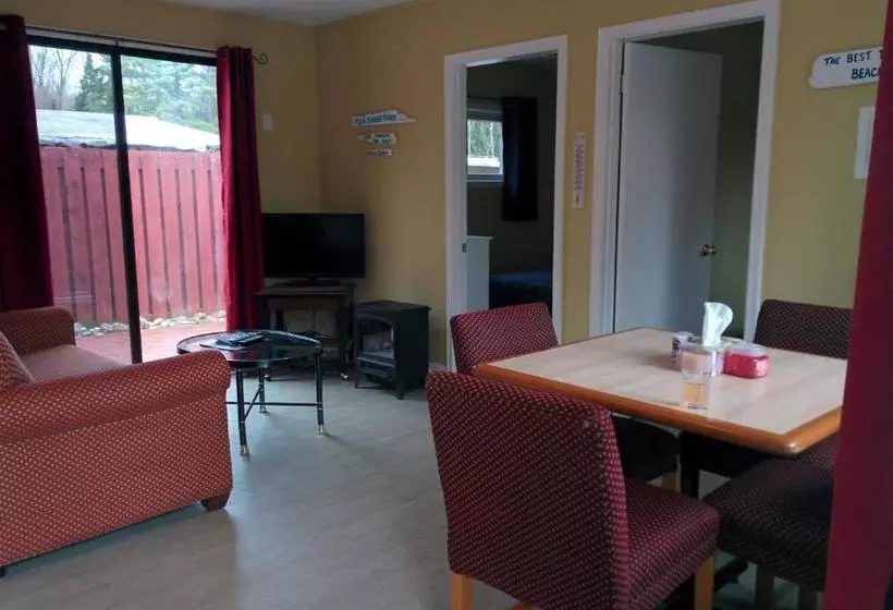 Motelli The Pinewood   Adult Getaway By The Lake