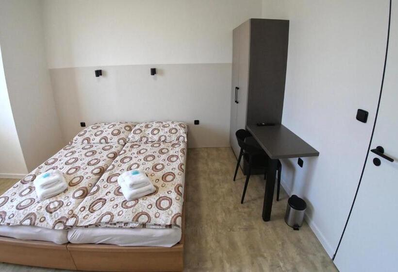 膳宿费 Penzion Tenis Klub Deza