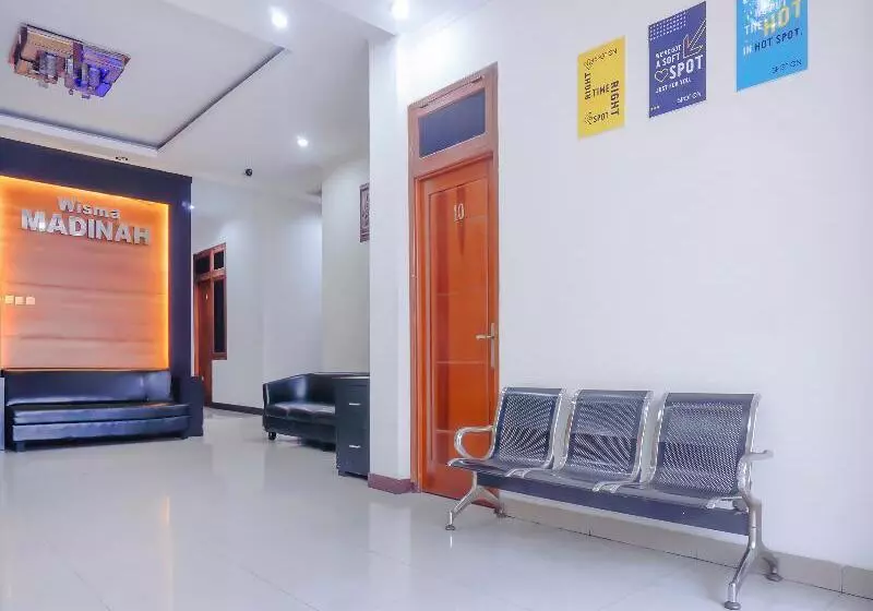 ホテル Spot On 3072 Wisma Madinah Syariah
