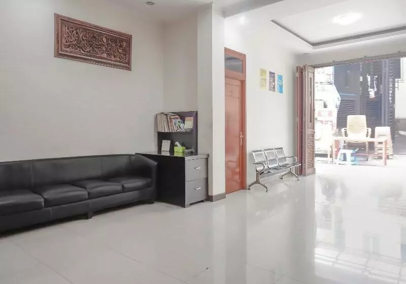 ホテル Spot On 3072 Wisma Madinah Syariah