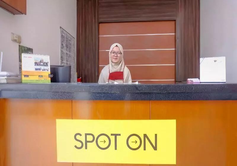 ホテル Spot On 3072 Wisma Madinah Syariah
