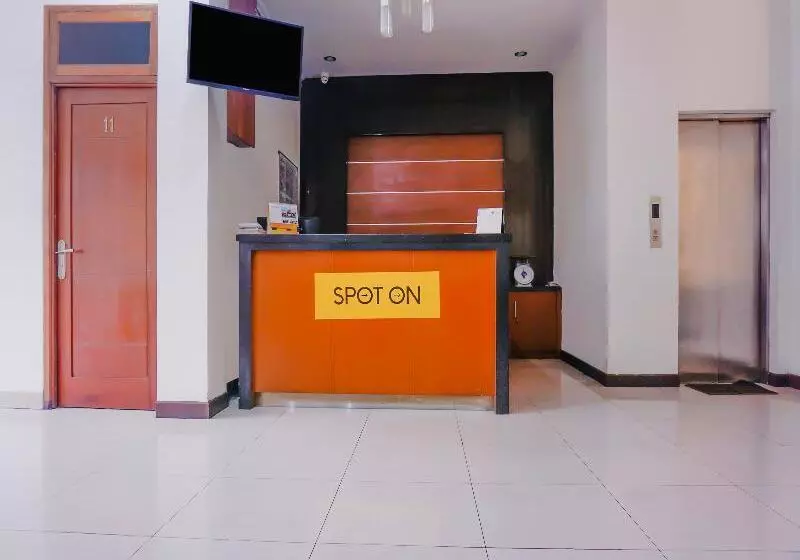 ホテル Spot On 3072 Wisma Madinah Syariah