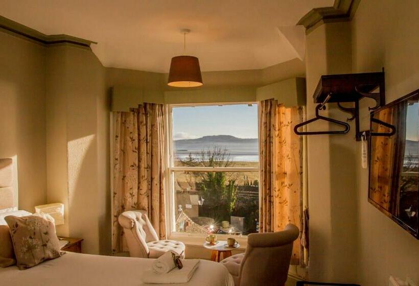 Hotel The Commodore Inn