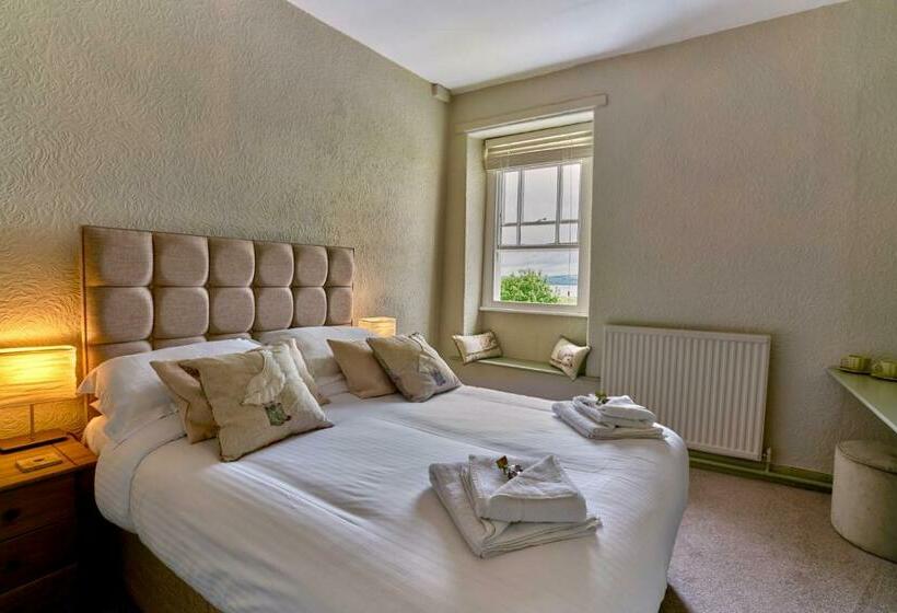 Hotel The Commodore Inn