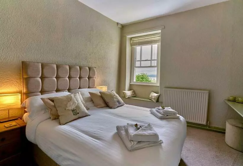 Hotelli The Commodore Inn