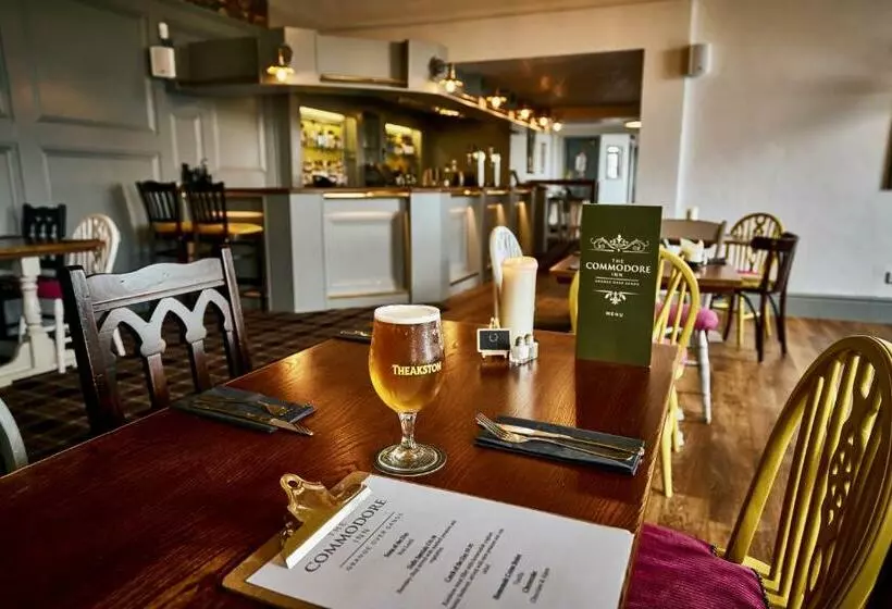 Hotelli The Commodore Inn