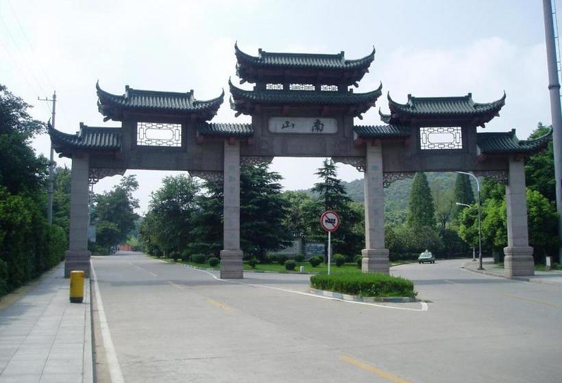 Отель 7days Inn Zhenjiang Railway Station Wanda Plaza