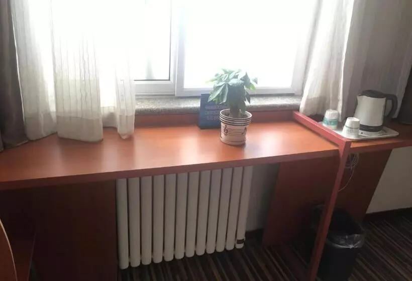 Hotelli Goldmet Inn Beojing Capital Airport Xinguozhan