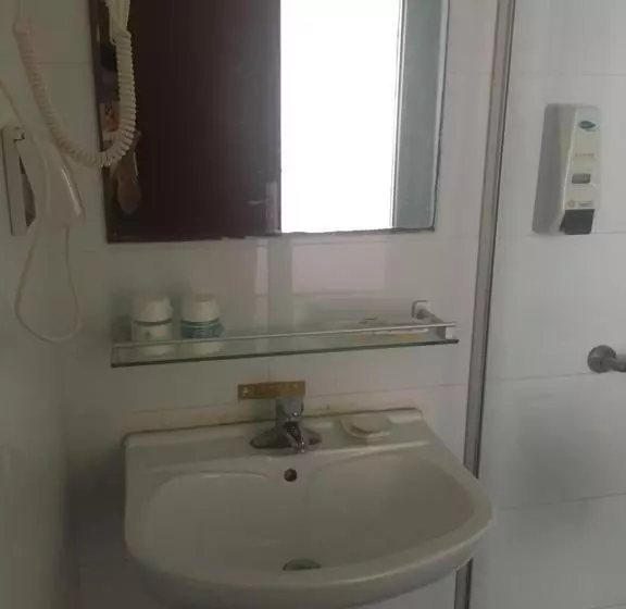 Hotelli Goldmet Inn Beojing Capital Airport Xinguozhan