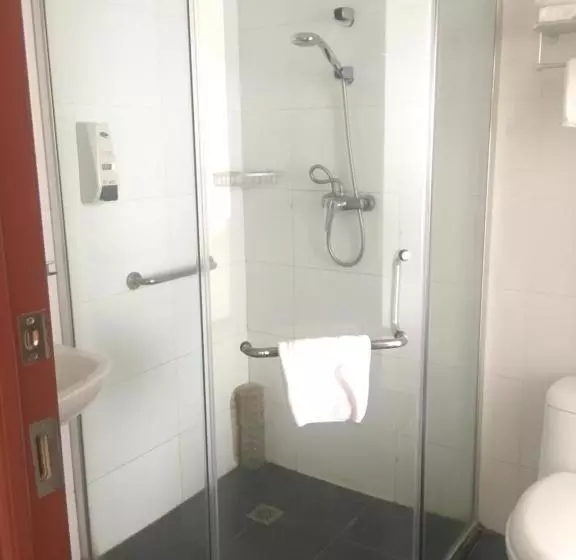 Hotelli Goldmet Inn Beojing Capital Airport Xinguozhan