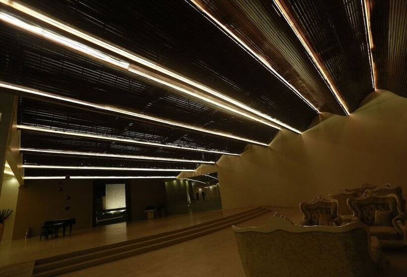 Hotel Avenra Gangaara