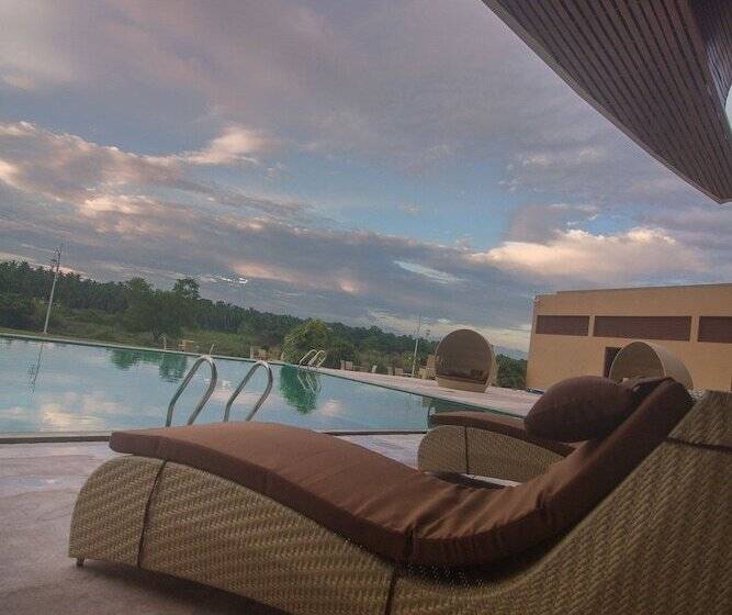 Hotel Avenra Gangaara