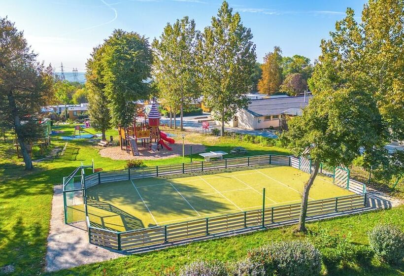 Отель Camping Le Parc De Paris