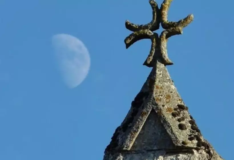 Aamiaismajoitus (B&B) Chateau Monastere De La Corroirie