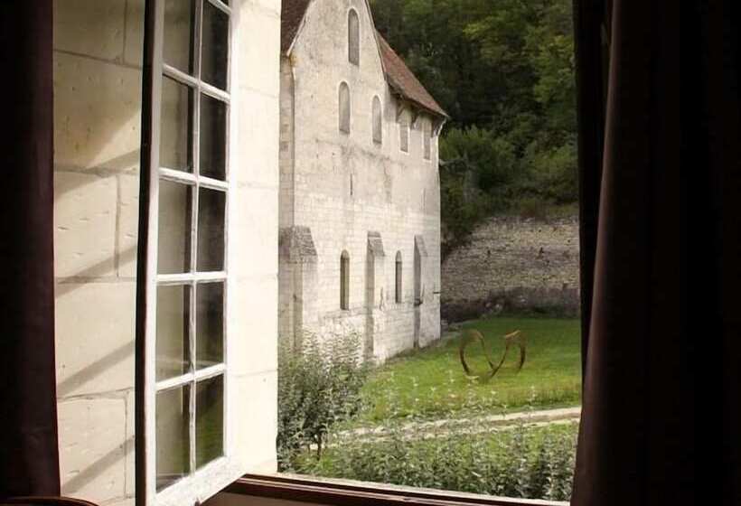 민박 Chateau Monastere De La Corroirie