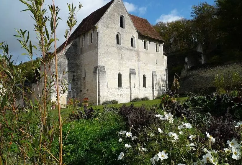 Aamiaismajoitus (B&B) Chateau Monastere De La Corroirie