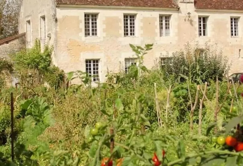 Aamiaismajoitus (B&B) Chateau Monastere De La Corroirie