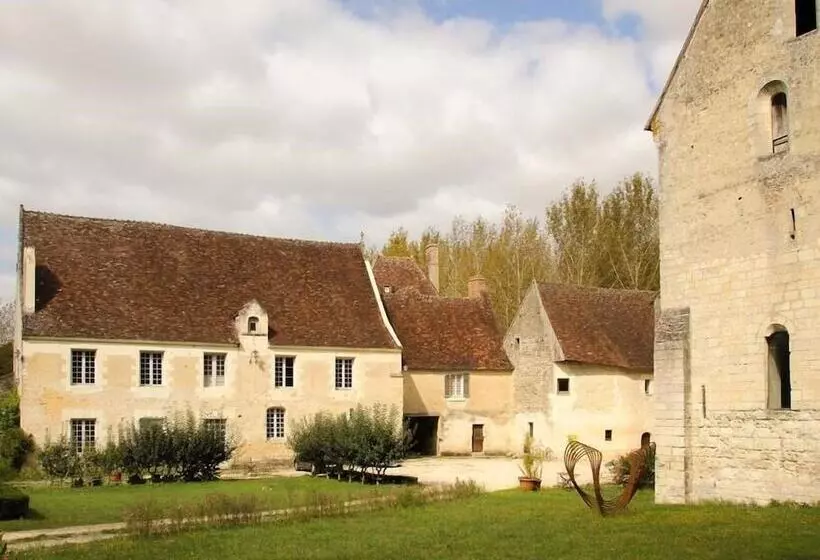 Aamiaismajoitus (B&B) Chateau Monastere De La Corroirie