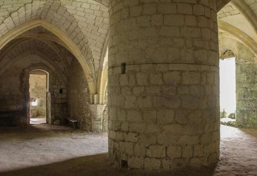 민박 Chateau Monastere De La Corroirie