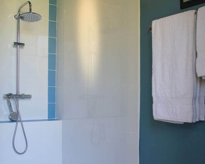 민박 Chateau Monastere De La Corroirie